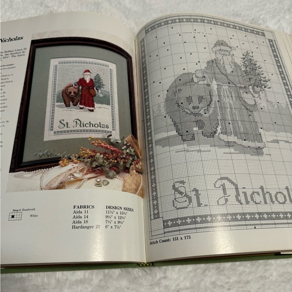 Holidays in Cross-Stitch 1987 Hardcover Book PatternsColor VanessaAnn Collection - Picture 13 of 15